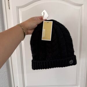 Michael Kors Womens Moving Cables
Cuffed Black Beanie
